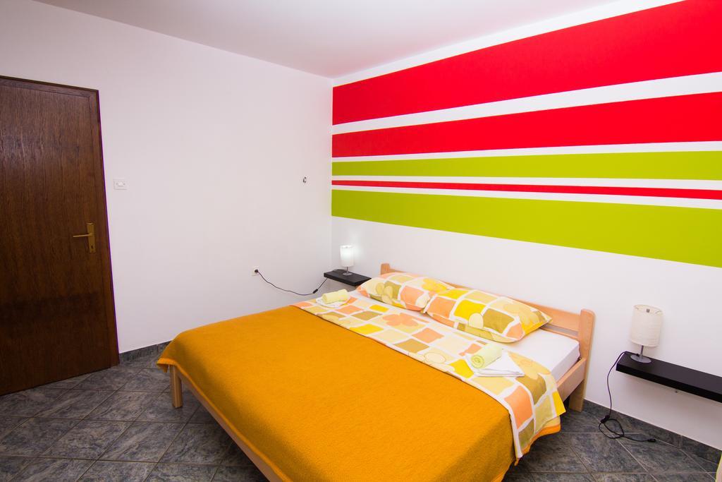 Apartmani Zuzic Krk Town Chambre photo