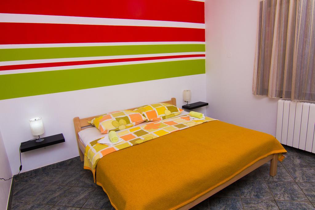 Apartmani Zuzic Krk Town Chambre photo