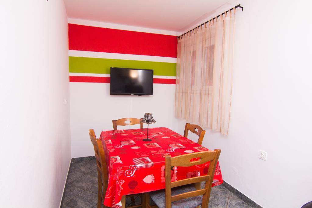 Apartmani Zuzic Krk Town Chambre photo