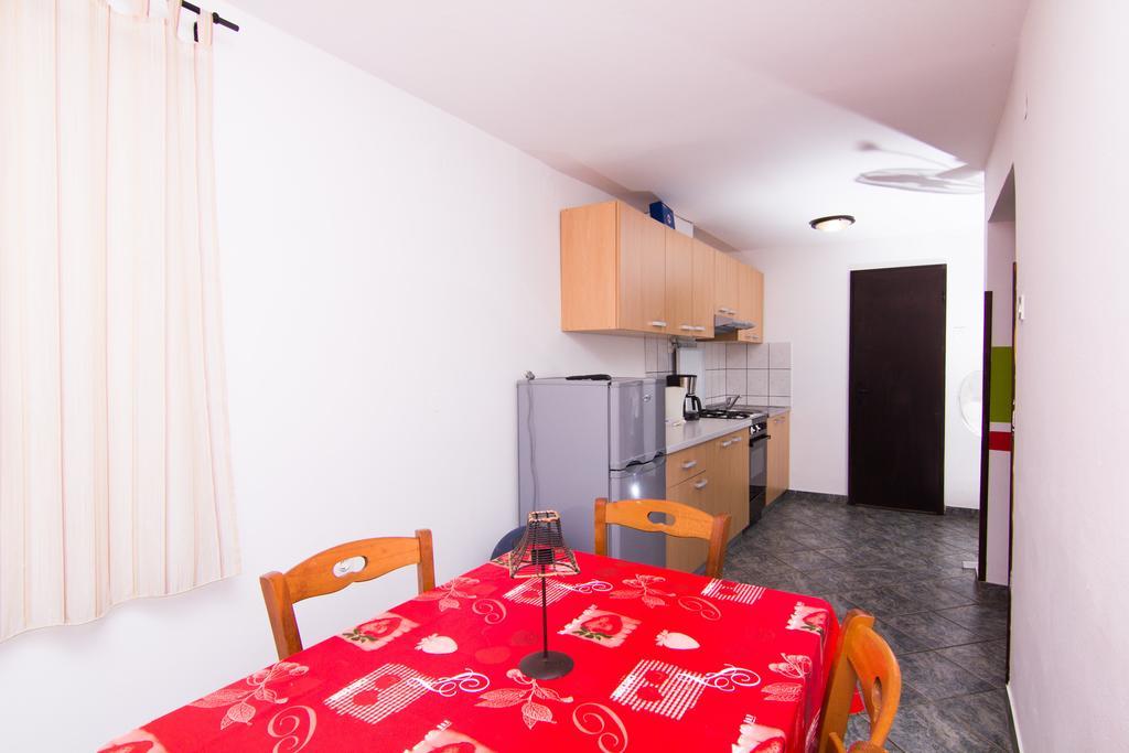 Apartmani Zuzic Krk Town Chambre photo