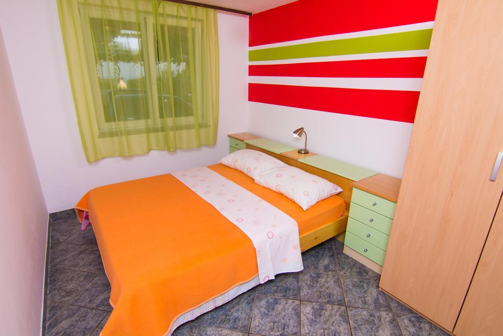Apartmani Zuzic Krk Town Chambre photo