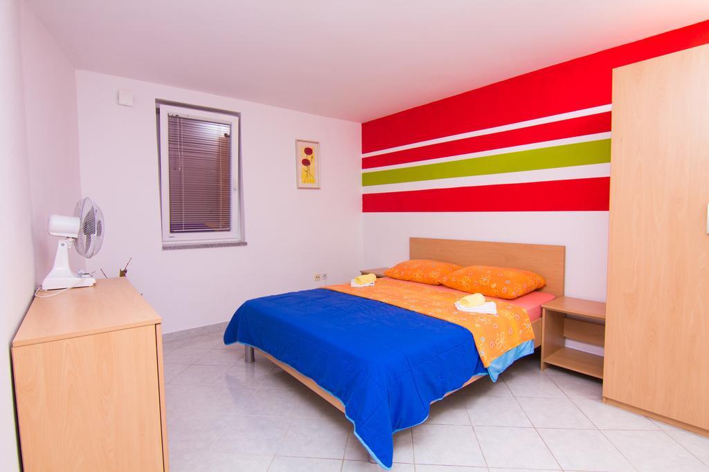 Apartmani Zuzic Krk Town Chambre photo