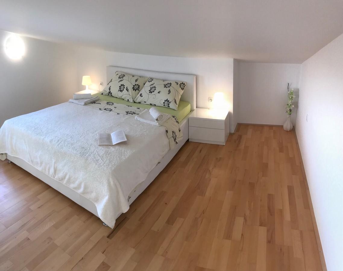 Apartmani Zuzic Krk Town Extérieur photo